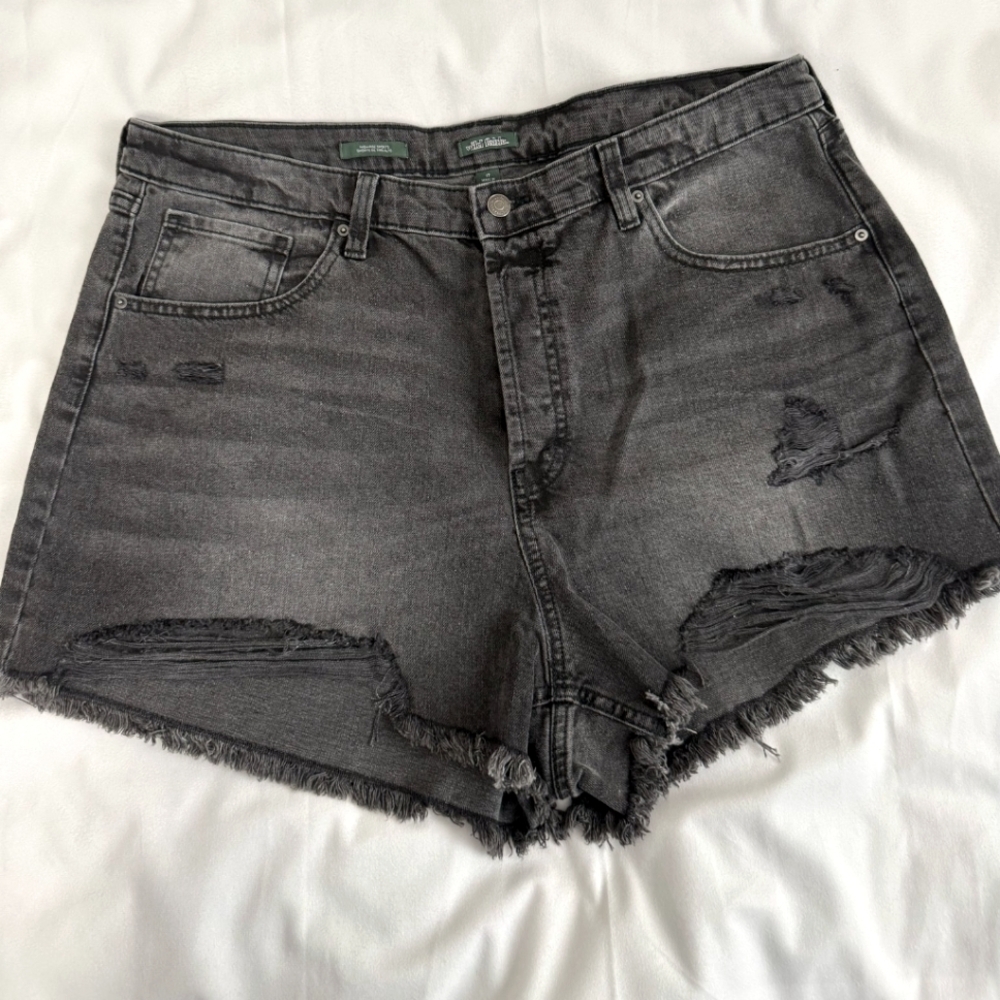 Wold Fable High Rise Distressed Faded Grey/Black Denim Shorts-  Size 17